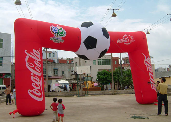 Porcellana Arco gonfiabile dell'entrata della coca-cola su ordinazione rossa di calcio, arco gonfiabile di rivestimento con stampa completa fornitore