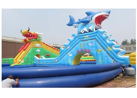 Porcellana drago della tela cerata del PVC di 0.9MM grande/parco gonfiabile acqua dello squalo con la grande piscina blu fornitore