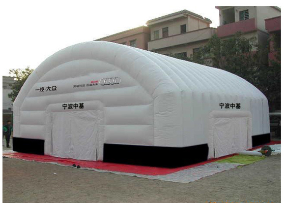 Porcellana Grande tenda gonfiabile stampata dell&#039;aria del partito con il logo nel bianco per nozze fabbrica