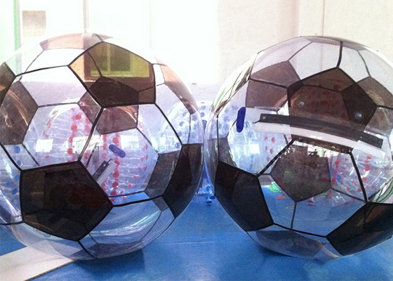 Porcellana Palla di camminata dell&#039;acqua gonfiabile variopinta di forma di calcio per gli affitti distributore